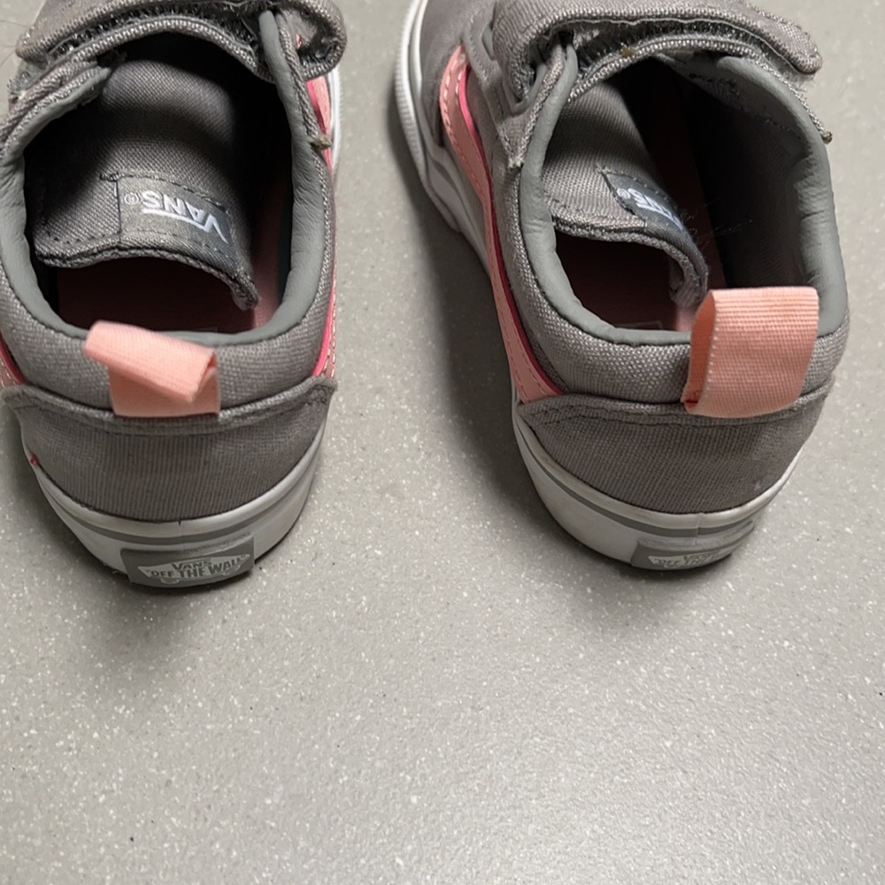 Toms - Picture 3 of 7